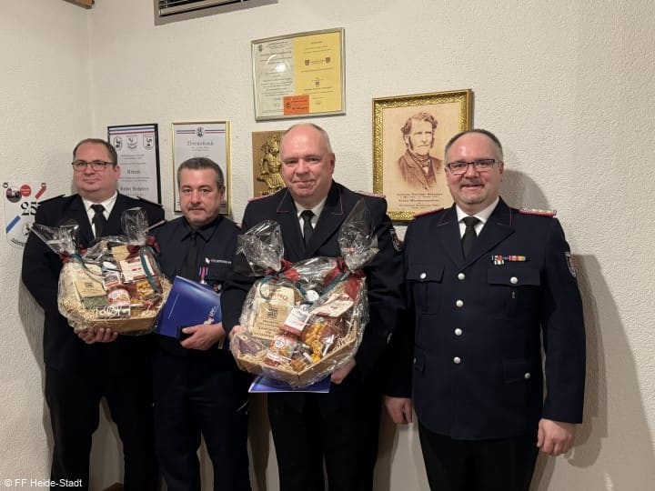 Ehrungen mit dem Schleswig-Holsteinischen Feuerwehrehrenkreuz für Verdienste im Feuerwehrwesen in Silber