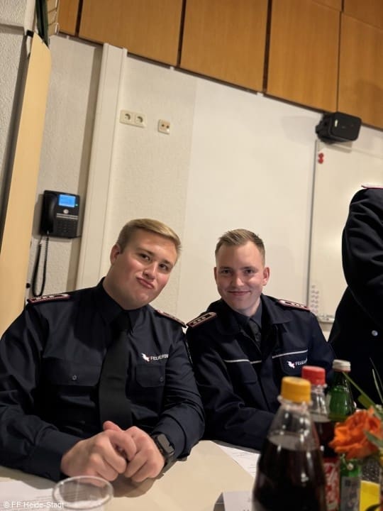 Das neue Dreamteam links neben dem Rednerpult