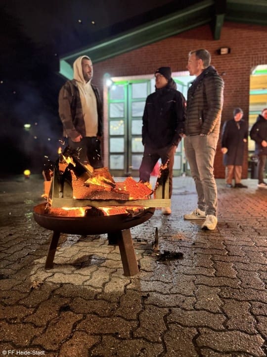 Gemütliches Schlemmen bei Feuerschalen und warmen Getränken, Foto 4