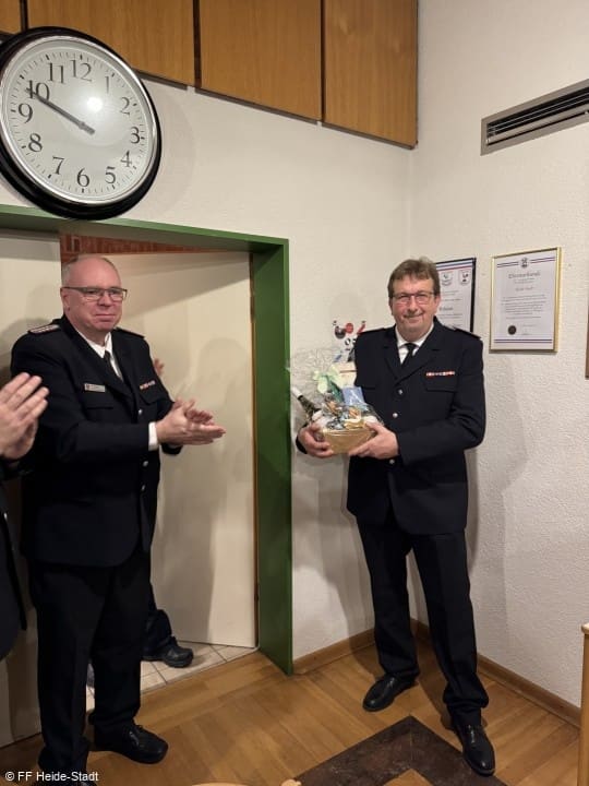 Zugführer Matthias Scheel wurde für seine jahrzehntelange Vorstandsarbeit geehrt und gebührend aus dieser verabschiedet. Er geht nun wieder in den Mannschaftsdienst über.