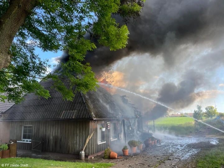Feuer, Großfeuer - Löschhilfe, Foto 1