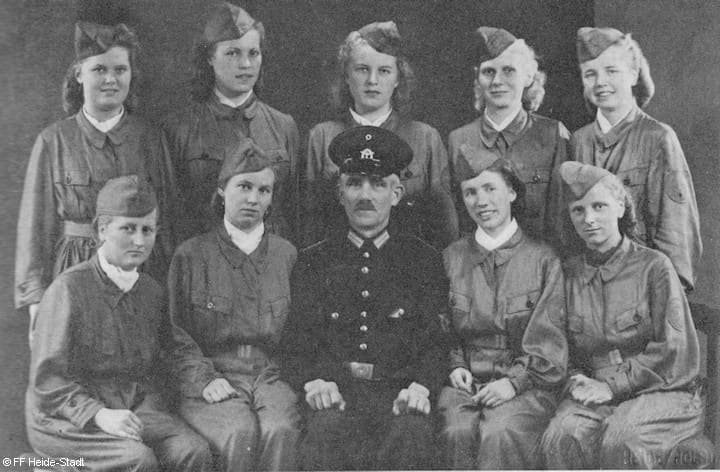 1944 - Frauen mussten die Lücken füllen